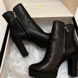 DKNY Black Ankle Boots Size 6.5 (37 Euro) - Like New - Heels